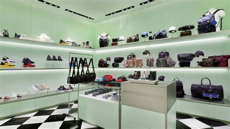 prada store in paris